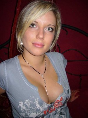 Yse outcall escort in Melville